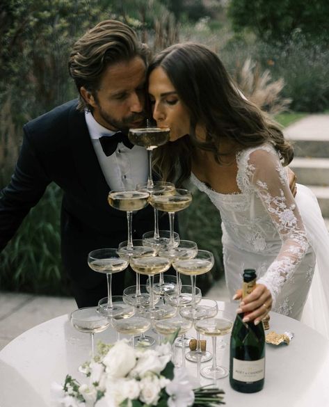 Champagne Fountain Wedding, Mini Champagne Tower, Champagne Pour Wedding, Champagne At Wedding Ceremony, Champagne Tower Aesthetic, Wedding Photo Ideas Champagne, Champagne At Ceremony, Winery Wedding Ideas, Espresso Martini Tower Wedding