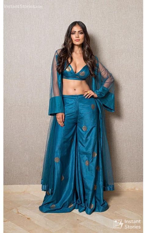 Malavika Mohanan's Latest Hot Photoshoot Images from Instagram (1215) #malavikamohanan Malavika Mohanan, Bad Fashion, Lakme Fashion Week, Indian Models, Hot Pics, Actress Photos, Dress Collection, Two Piece Skirt Set, Fashion Week