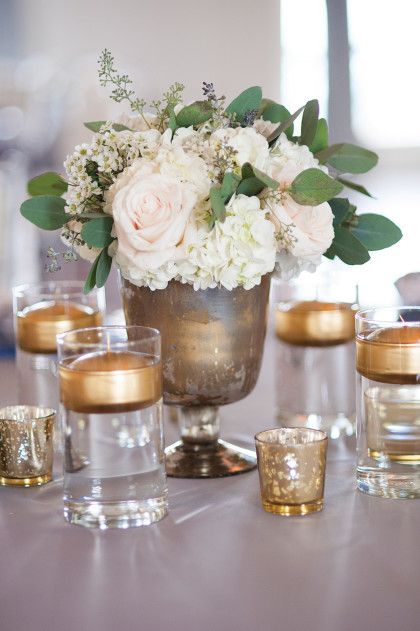 Budget Friendly Wedding Centerpieces, Iftar Table, Greek Dinners, Winter Wedding Centerpieces, Rustic Wedding Decorations, Wedding Aesthetics, Simple Wedding Centerpieces, Flowers And Greenery, Budget Friendly Wedding