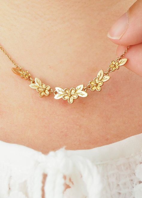 Bridal Indian Jewelry, Indian Jewelry Silver, Gold Indian Jewelry, Posy Flower, Silver Indian Jewelry, Gold Flower Necklace, Gold Jewelry Prom, Dubai Gold Jewelry, Gold Items