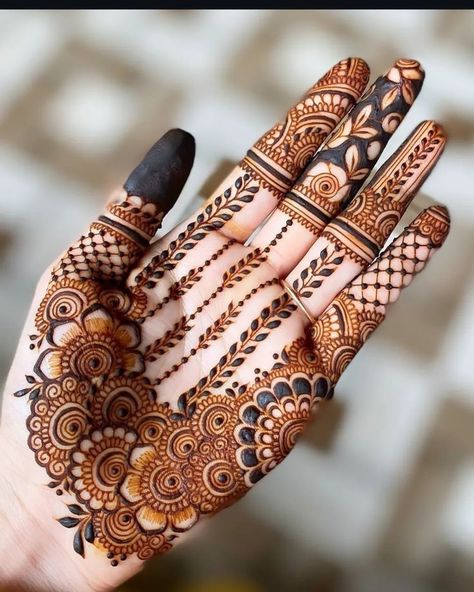 Aesthetic Front Hand Mehndi Design, Arabic Mehndi Designs For Kids, Frant Mehandi Designs, Mehendi Designs Front Hand, Mehedi Degins, Front Hand Mehndi Designs Simple, Mehendi Style, Simple Henna Designs Hand, Front Mehndi Design