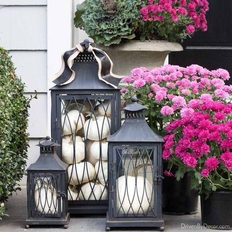 Lantern Decor Ideas: 10 Creative Ways To Use Them In Your Home! Outdoor Porch Lanterns Decorating Ideas, Porch Lantern Decor Ideas, Porch With Lanterns, Front Porch Lantern Decor, Porch Lanterns Decor, Front Porch Lanterns, Lantern Decor Ideas, Porch Lanterns, Decorating Porch