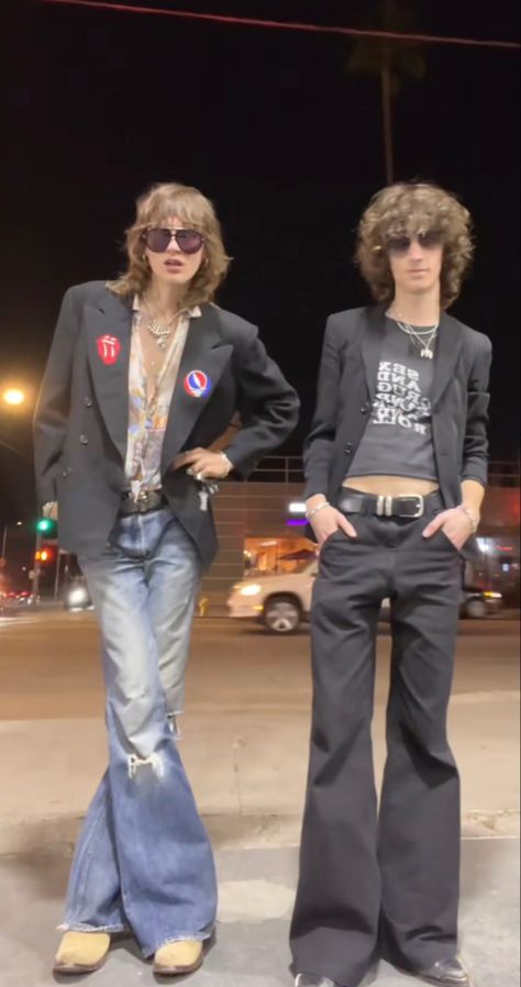 Rockstars Outfits Men, Retro Outfits 70s Vintage Fashion Party, 1970s Fashion Mens Glam Rock, Men In Bell Bottoms, Actual 70s Fashion, 70s Boys Outfits, 80 Mens Fashion, 70s Fashion Men Rock, 70s Rockstar Fashion Men