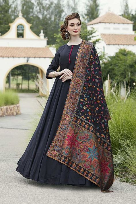 Grab the second look in this elegant attire for this season. Add a vibrant burst of color to your wardrobe with this groovy black colored anarkali suit.. The floor length makes the overall look more outstanding. Team it with ethnic accessories and heels to make your looks more beautiful. Buy this anarkali suit and earn lots of compliments from onlookers. This suit is accompanied by matching leggings & Dupatta. Plain Suit With Heavy Dupatta, Suit With Heavy Dupatta, Gown With Shawl, Latest Anarkali Suits, Plain Suit, Heavy Dupatta, Long Frock Designs, Gown Party Wear, Pakistani Suit