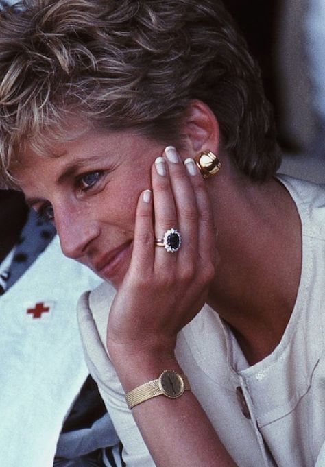 Celebrity Engagement Ring, Princess Diana Jewelry, Morganite Rings, Princess Diana Ring, Peridot Rings, Rings With Diamonds, Diana Ring, Rings Green, Princess Diana Fashion