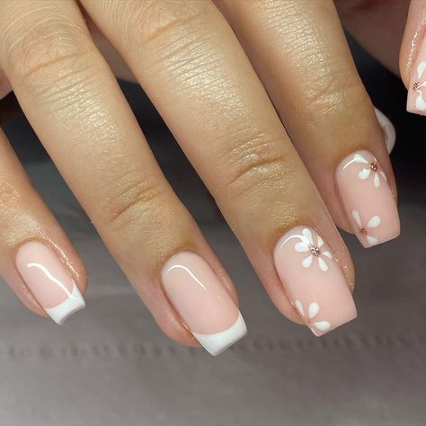 🤍🤍🤍 @the_gelbottle_inc DAISY Prep @lilly.beau @willowacademy_lj Natural nails using biab . . . . #nailsofinstagram #biabnails #biab… | Instagram Nails For Grandmothers, Biab Nails White Design, Biab Nails Flower, French Manicure Biab Nails, Pretty Biab Nails, White Flower Nails Coffin, Biab Nail Design French Tip, Short Daisy Nail Designs, Nude Biab Nail Designs