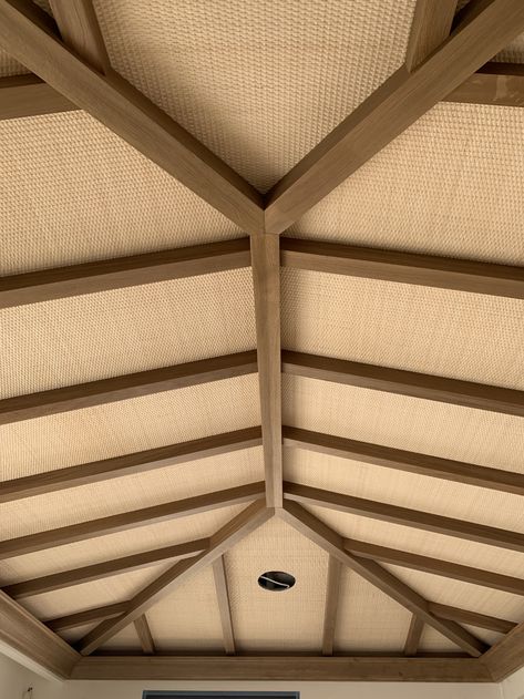 Rattan Ceiling Design, Resort Ceiling, Bamboo Ceiling Ideas, Ceiling Wood Design, Wicker Ceiling, Ceiling Alternatives, Woven Ceiling, Ceiling Wood, Rattan Ceiling