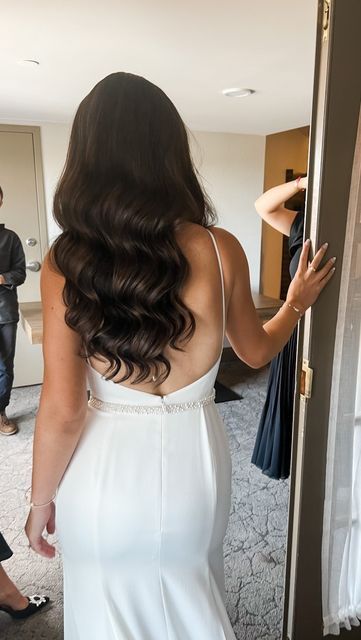 Brunette Bridal Hair, Curled Wedding Hair, Soft Waves Hair, Bride Hair Down, Bridal Waves, Wedding Curls, Wedding Hair Brunette, Brunette Bride, Bridal Hair Half Up