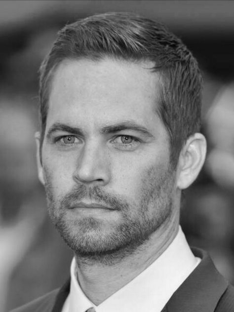 Paul William Walker IV - Born: 12 september 1973 – Passed Away: 30 november 2013 Sketches Of Actors, Paul Walker Portrait, Paul Walker Art, Paul Walker Drawing, Paul Walker Haircut, Oblong Face Haircuts, Paul Walker Wallpaper, Beautiful Wrinkles, Paul Walker Movies