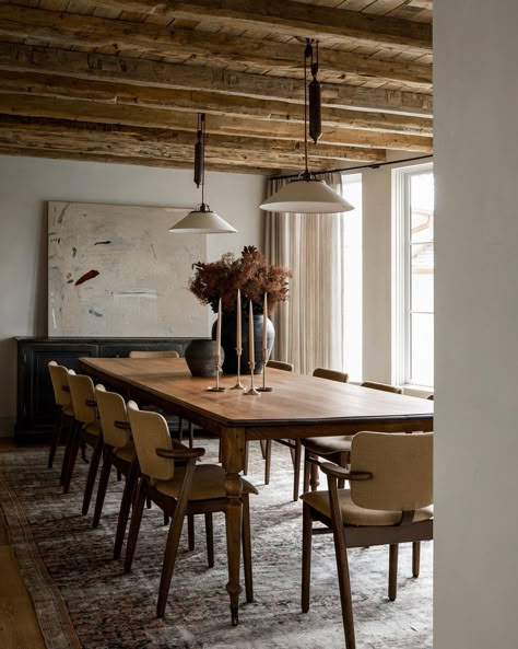 Amber Lewis on Instagram: “This dining room is just pretty. That is all. // #clientfarminthefrontlakeintheback 📷 @shadedeggesphotography //” Dining Room Earthy Modern, Spanish Style Dining Room, Munich Apartment, 1930 House, Modern Dining Room Lighting, Brown Dining Room, Amber Lewis, Anita Dongre, Scandinavian Bedroom