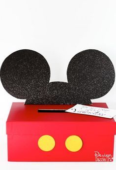 Make your own simple Mickey or Minnie Mouse Valentine Card Box! "I'm All Ears For You" Free Printable - Design Dazzle Mouse Valentine, Baby Shower Card Box, Girls Valentines Boxes, Valentine Boxes For School, Diy Valentines Box, Minnie Mouse Valentines, Kids Valentine Boxes, Valentine Card Box, Cute Valentines Card