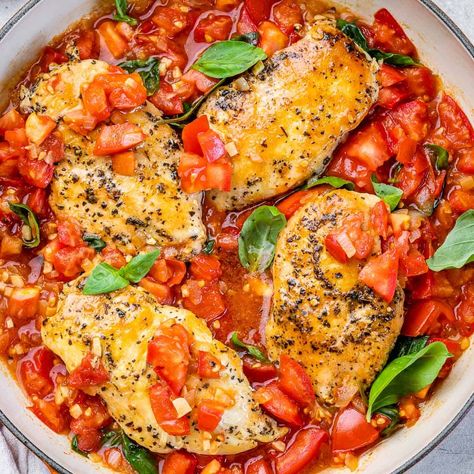 Chicken Pomodoro Chicken Pomodoro, Chicken Artichoke Pasta, Chicken Recipes With Tomatoes, Cheap Family Dinners, Mediterranean Diet Recipes Dinners, Italian Diet, Healthy Fitness Meals, Homemade Dinner Rolls, Comfort Soup