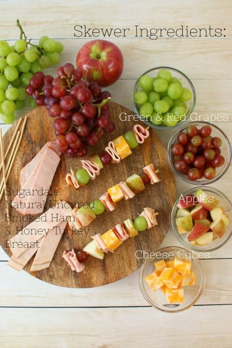 Party Kebab Ideas, Meat And Cheese Screwers, Grape Cheese Skewers, Meat And Cheese Appetizer Skewers, Holiday Fruit Kabobs, Turkey And Ham Charcuterie Board, Fruit And Cheese Appetizers, Veggie Skewers Appetizers, Meat And Cheese Skewers