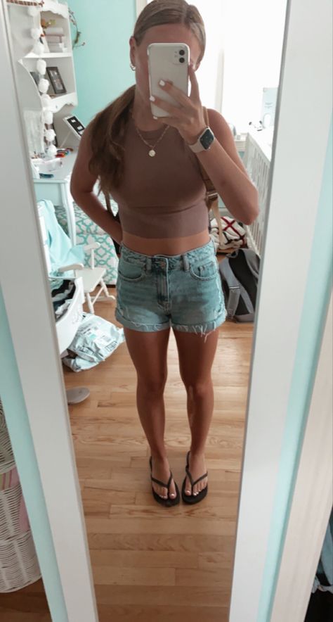 Jean Shorts And Sandals Outfit, Fitted Jean Shorts For Summer Beach, Casual Light Wash Jean Shorts For Beach, Light Wash Short Jeans For Beach, Trendy Mid-rise Jean Shorts For Beach, Summer Beach Jean Shorts With Built-in Shorts, Hot Weather Outfits, Sandals Outfit, Girls Socks