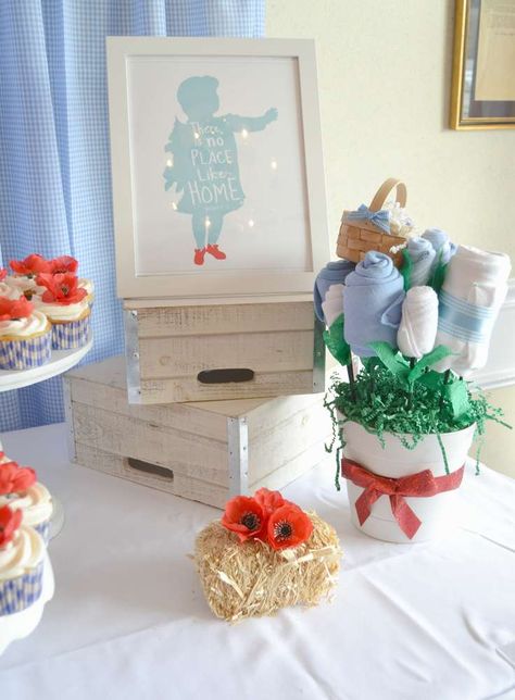 Wizard Of Oz Baby Shower Ideas, Rainbow Theme Baby Shower Ideas, Wizard Of Oz Nursery, Modern Wizard, Rainbow Theme Baby Shower, Theme Baby Shower Ideas, Baby Bison, Story Birthday, Baby Shower Party Ideas