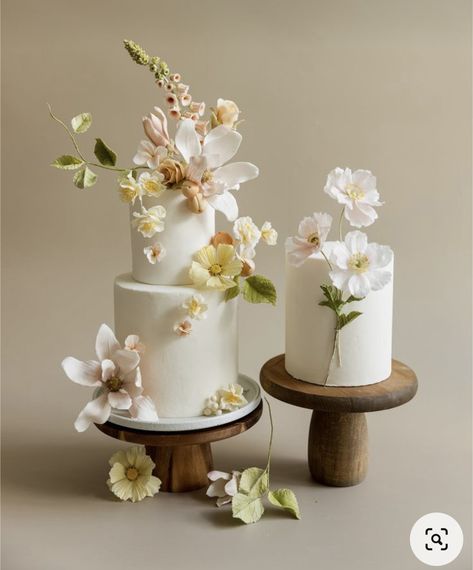 Wedding Cakes 2 Tier, Cakes 2 Tier, Chic Wedding Cake, Wedding Cake With Flowers, 4 Tier Wedding Cake, Cakes Elegant, Cakes With Flowers, Wedding Cakes Elegant, Cake With Flowers