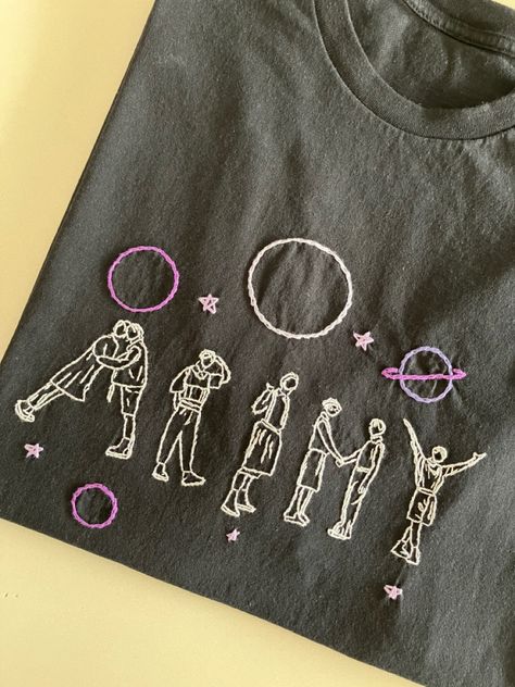 Bts Embroidery Designs, Embroidery Tshirt Ideas Design, Bt21 Embroidery, Kpop Embroidery, Bts Embroidery, Bts Diy, Bts Clothes, Diy Bts, Army Crafts