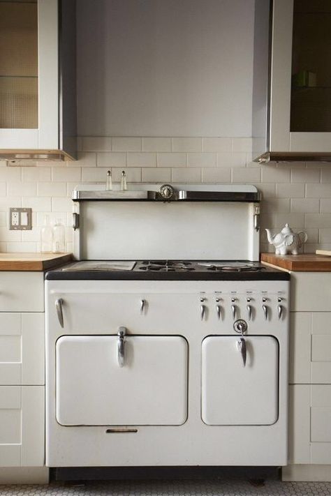 This functioning 1910 Champion gas stove is simply wonderful. . .love it so much. via Alter Herd, Old Fashioned Kitchen, Old Stove, Vintage Stoves, Vintage Appliances, White Appliances, Kitchen Stove, Style Deco, Beautiful Kitchens