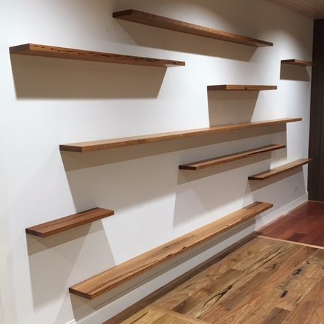 Diy Shelves Design, Diy Shelves Ideas, Shelves Living Room, Diy Floating Shelves, Workspace Ideas, Creative Bookshelves, Floating Shelves Living Room, Timber Shelves, Floating Bookshelves