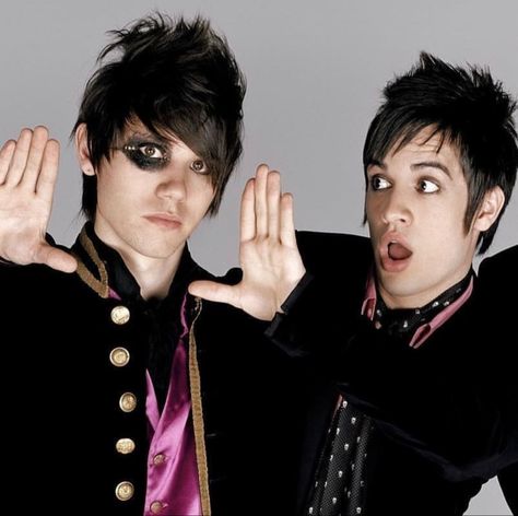 ryan ross panic at the disco patd brendon urie Ryan Ross And Brendon Urie, Ross Aesthetic, The Young Veins, Scene Makeup, Ryan Ross, Pete Wentz, Panic At The Disco, Emo Makeup, Hippie Style Clothing