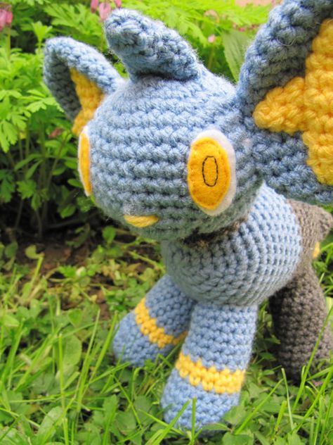 Shinx Pokemon Pattern Pokemon Shinx, Knitted Crafts, Lego Pokemon, Crochet Pokemon, Pokemon Pattern, Crochet Round, Black And Yellow, Worsted Weight, Yarn Needle