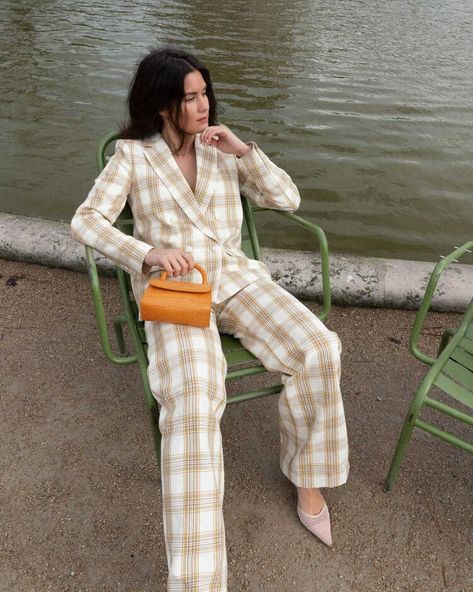 Spring Paris Outfit, Iris Goddess, Sarah Christine, Paris Outfit Ideas, Warm Fall Outfits, Spring In Paris, Code Clothes, Plaid Set, Satin Wrap Dress