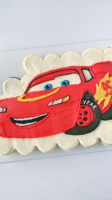 Pixar Cars Birthday Cupcakes, Lightning Mcqueen Cupcake Cake, Cars Pull Apart Cupcake Cake, Cars Birthday Cupcakes, Cars Cupcake Cake, Car Cupcake Cake, Disney Cars Cake, Cars Cupcakes, Pull Apart Cupcake Cake