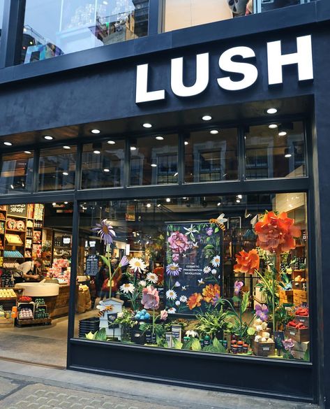 Lush Aesthetic, Lush Store, Lush Bath, Lush Products, Lush Cosmetics, Oxford Street, Store Displays, Through The Window, Store Front