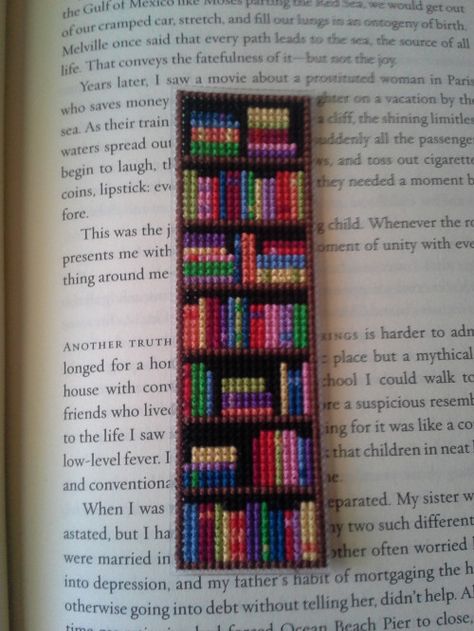 Bookshelf Bookmark, Cross Stitch Bookmarks, Pola Sulam, 자수 디자인, Plastic Canvas Crafts, Canvas Crafts, Plastic Canvas Patterns, Cross Stitch Art, Canvas Patterns