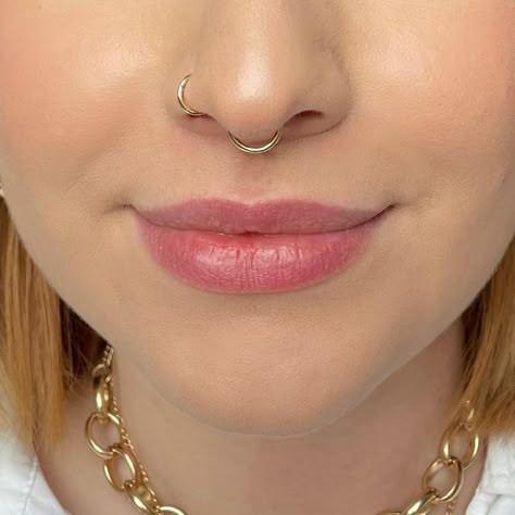 Nose Piercing Ring, Cute Nose Piercings, Septum Piercing Jewelry, Septum Hoop, Nose Piercing Hoop, Face Piercings, Gold Body Jewellery, Cartilage Jewelry, Cool Piercings