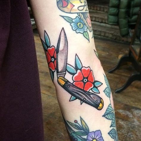 Pocket Knife Tattoo American Traditional, Traditional Pocket Knife Tattoo, Pocket Knife Tattoo Ideas, Traditional Knife Tattoo, Pocket Knife Tattoo, Ale Ale, Sailor Tattoos, Knife Tattoo, Tattoo Inspiration Men