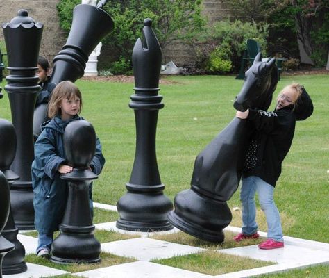 Diy Giant Chess Pieces, Life Size Chess, Giant Chess Board, Outdoor Chess, Inktober Inspiration, Life Size Games, Halloween Alice In Wonderland, Giant Chess, Art App