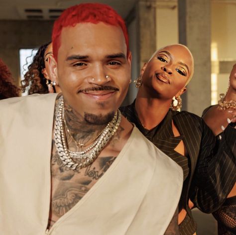 Chris Brown Hair, Chris Brown Funny, Brown And Pink Hair, Chris Brown Photos, Chris Brown Wallpaper, Chris Brown X, Chris Breezy, Chris Brown Pictures, Belly Dancing Videos