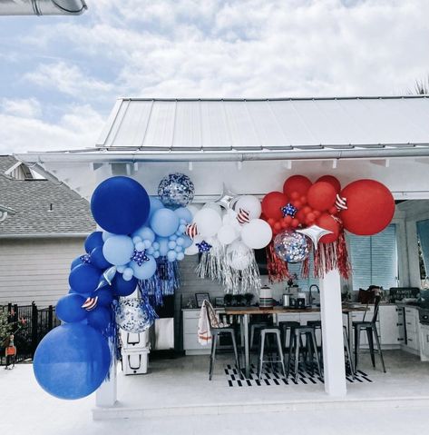 Party In The Usa Party Theme, Fancy Fourth Of July Party, Labor Day Party Decorations, 4th Of July Teen Party, Red White Blue Baby Shower Decor, Fourth Of July House Exterior, Fourth Of July Decorations Party, Usa Theme Party Decorations, Classy 4th Of July Party