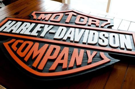 Harley Davidson Wood Signs, Harley Garage, Harley Davidson 48, Wood Flags, Harley Davidson Decor, Harley Davidson Crafts, Harley Davidson Merchandise, Harley Davidson Signs, Мотоциклы Harley Davidson