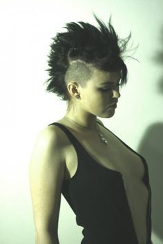 Punk Hair For Women, Punk Deathhawk, Women With Mohawks, Goth Mohawk, Woman Mohawk, Mohawk Women, Hawk Haircut, Punk Girls, Pixie Crop