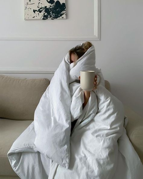 Inmobiliaria Ideas, Lazy Girl, Cozy Aesthetic, Slow Life, Winter Aesthetic, Slow Living, Comfy Cozy, Cozy Blankets, Better Sleep