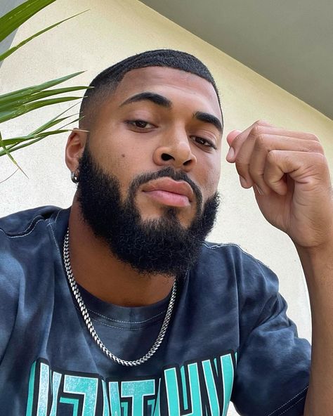 Black Men Beard Styles, Beard Muscle, Black Men Beards, Beard Game, Beard Grooming, Well Dressed Men, Hair And Beard Styles, Beard Styles, Black Is Beautiful