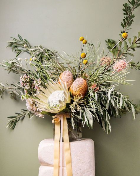 Native Vase Arrangement - Medium Australian Summer Wedding, Australian Decor Interiors, Native Floral Arrangements, Australian Native Flower Arrangements, Native Australian Bouquet, Natural Flower Arrangements, Stage Flowers, Dry Flower Arrangements, Reclaimed Wood Decor