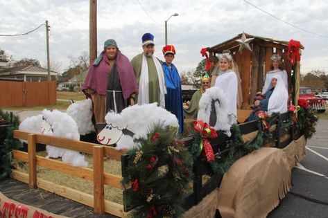 Nativity Scene Float Ideas, Nativity Float Parade, Nativity Parade Float Ideas, Nativity Parade Float, Christmas Parade Floats Diy, Church Christmas Parade Float Ideas Diy, Church Christmas Float Ideas, Church Parade Float Ideas, Christmas Parade Float Ideas Diy