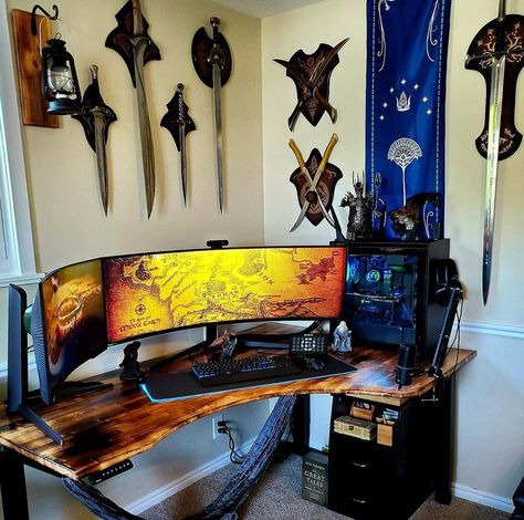 Gaming Setups - Battlestations on Instagram: “Dope setup! Can u guess what theme it is? 😉 . Share your thoughts in the comments! 🤔 . Rate 1-10! 🔥 . Follow: @Setupvibe ⚫ . 📸…” Dnd Room Ideas, Lotr Games, Dnd Room, Bungalow Ideas, Battle Stations, Setup Gaming, Computer Set, Pc Gaming Setup, House Vibes