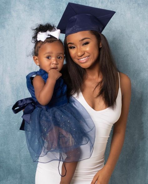 @uniquelashea shared a photo on Instagram: “Mommy did it! 💙🎓 shot by @dr8nn” • May 28, 2019 at 4:12pm UTC Unique Lashea, Teen Mom Quotes, Mommy Daughter Photoshoot, Senior Photoshoot Poses, Blue Chiffon Dresses, Mother Daughter Outfits, Future Mommy, Mommy Goals, Mommy Daughter