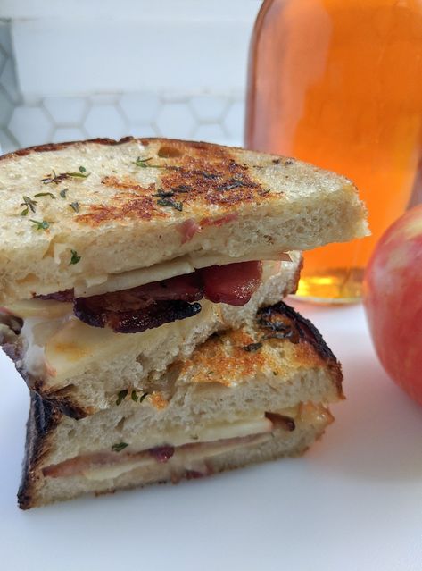 Camembert Grilled Cheese with Crispy Bacon, Apple & Thyme - Tastes Just Like A Memory Fancy Grilled Cheese, Perfect Bacon, Sliced Apples, Soups And Sandwiches, Bacon In The Oven, Cooking Bacon, Baked Bacon, Best Bacon, Honeycrisp Apples