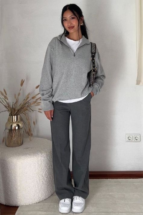 #fashion #y2k #clothing #outfitideas #outfits Autumn Business Outfits Women, Work Outfits Women Sweater, Casual Outfit With Dress Pants, Nyc Work Outfit Business Casual, Casual Elegant Outfits Autumn, Autumn Winter Work Outfits, Comfort Chic Outfit, Hostess Work Outfit, Slacks Dressy Outfit