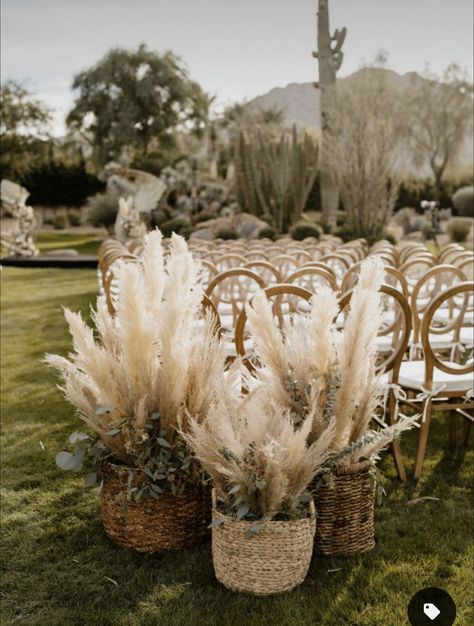 Pompis Grass Wedding Decor, Boho Green Centerpieces, Pampas Grass Mantle Decor, Boho Wedding Send Off Ideas, Floor Florals Wedding Ceremony, Simple Wedding Ceremony Flowers, Boho Style Wedding Decoration, Pampas Grass Aisle Decor, Matrimonio Pampas