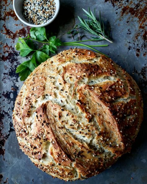 Everything But The Bagel And Herbaceous No Knead Bread Artisan Bread Dutch Oven, Everything Bagel Bread, Cast Iron Bread Recipes, Artesian Bread, Le Creuset Recipes, Avocado Bread, Recipe Using Sourdough Starter, Bagel Bread, Skillet Bread