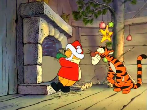 Old Disney Christmas, Winnie The Pooh Memes, Old Disney Movies, Pooh And Tigger, Winnie The Pooh Pictures, Winnie The Pooh Christmas, Cute Disney Pictures, Winnie The Pooh Friends, Cute Christmas Wallpaper