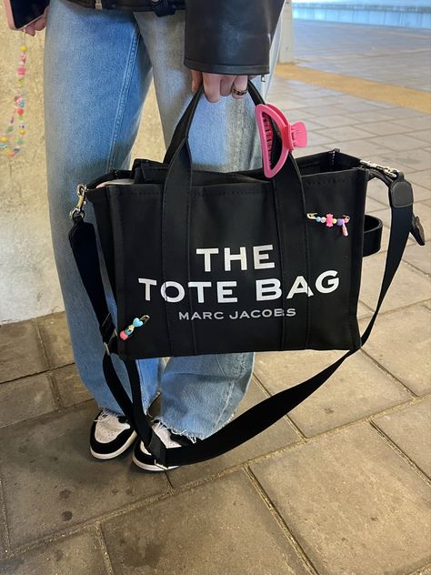 Marc Jacobs Tote Bag Aesthetic, The Tote Bag, The Tote Bag Marc Jacobs, Marc Jacobs Tote Bag Amazon, Marc Jacobs Tote Bag, Cute Marc Jacobs Bags, Marc Jacobs Tote Bag Accessories, Thetotebag Marc Jacobs, Mark Jacob’s Bag