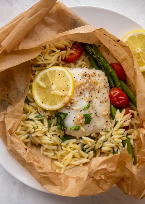 Fish In Parchment Packets - Garlic Butter Orzo and Cod in Parchment Butter Orzo, Fish In Parchment, Parchment Paper Recipes, Cod Fish Recipes, Cod Recipes, Fish Dinner, Lemon Herb, Baked Fish, Fish Dishes