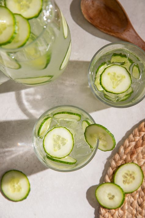 ucumber water is refreshment in a glass! Learning how to make cucumber water is so, so easy and is fantastic if you're tired of drinking plain water. Cucumber water has health benefits beyond just tasting like a day at the spa, and we love having a pitcher in the fridge in the spring and summer! #infusedwater #healthy #drink #easy #vegan Cucumber Water Benefits, Cucumber Infused Water, Water Cucumber, Lemon Water Health Benefits, Healthy Summer Drinks, Lemon Juice Benefits, Hot Lemon Water, Warm Lemon Water, Drinking Lemon Water